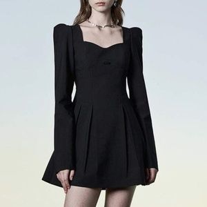 NEW 🥀 Sweetheart Square Neck Long Sleeve Pleated Dress